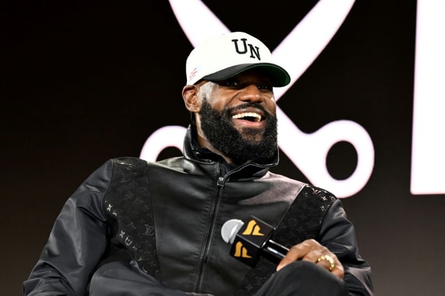 NBA superstar Lebron James, shown speaking to a weekend sports fan convention in New York, said he was feeling great after posting video of his first workout since suffering a knee injury two months ago
