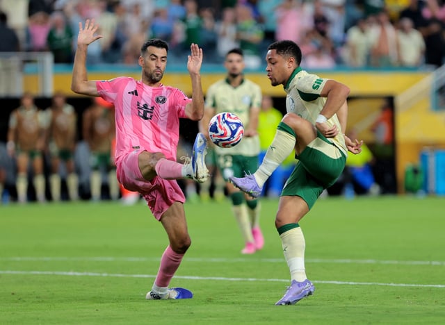 Soccer Football - FIFA Club World Cup - Group A - Inter Miami CF v Palmeiras - Hard Rock Stadium, Miami Gardens, Florida, U.S. - June 23, 2025 Palmeiras' Vitor Roque in action with Inter Miami CF's Sergio Busquets IMAGN IMAGES via Reuters/Sam Navarro