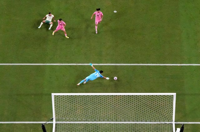 Soccer Football - FIFA Club World Cup - Group A - Inter Miami CF v Palmeiras - Hard Rock Stadium, Miami Gardens, Florida, U.S. - June 23, 2025 Palmeiras' Paulinho scores their first goal REUTERS/Marco Bello