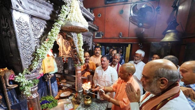 Union home minister Amit Shah and chief minister Yogi Adityanath offer prayers at Kaal Bhairav temple in Varanasi on Monday. (HT Photo)
