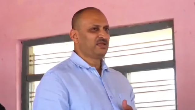 Karnataka BJP MP Anantkumar Hegde and his aides allegedly assaulted a family travelling in another vehicle.