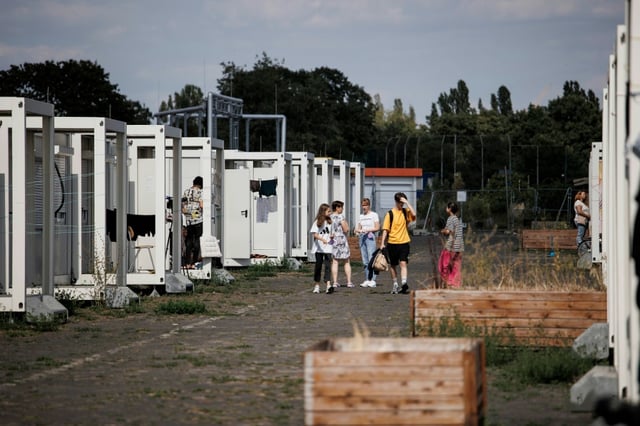 Die Nettozuwanderung nach Deutschland ist im vergangenen Jahr weiter gesunken. Wie das Statistische Bundesamt in Wiesbaden mitteilte, wanderten 2024 rund 430.000 mehr Menschen ein als aus.