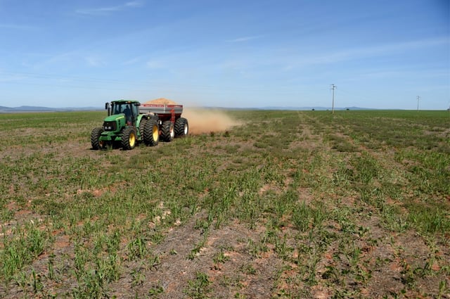 Bundeslandwirtschaftsminister Alois Rainer (CSU) will die Vorgaben für landwirtschaftliche Betriebe beim Düngen deutlich lockern. Sein Ministerium schlug am Dienstag vor, die sogenannte Stoffstrombilanzverordnung abzuschaffen.