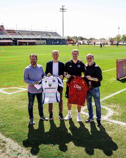 Die HSV-Chefs Stefan Kuntz (r.) und Eric Huwer haben den Deal mit den Mallorca-Verantwortlichen eingetütet.