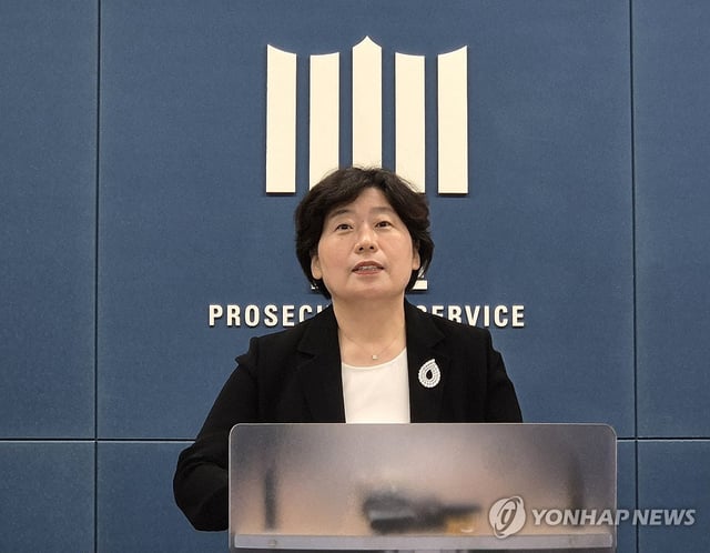 Park Ji-young, a prosecutor from the special counsel in charge of investigating former President Yoon Suk Yeol's short-lived imposition of martial law, speaks to reporters at the Seoul High Prosecutors Office in the capital on June 24, 2025. (Yonhap)
