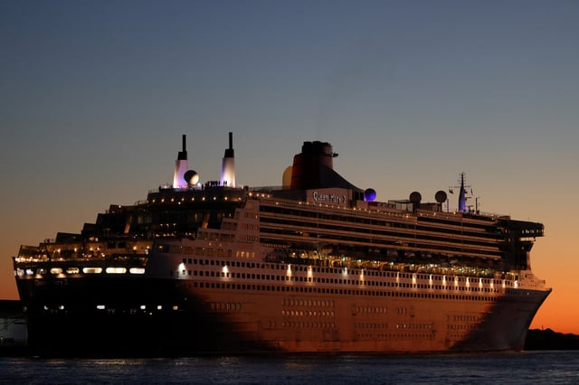 The Queen Mary 2 cruise ship by Cunard Line, owned by Carnival Corporation & plc. is seen docked at Brooklyn Cruise Terminal in Brooklyn, New York City, U.S., December 20, 2021. REUTERS/Andrew Kelly/File Photo