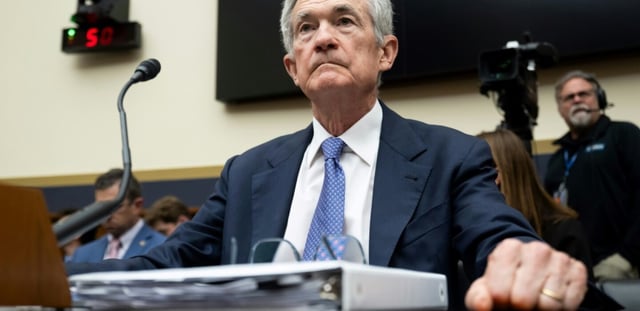 Le président de la banque centrale des États-Unis (Fed) Jerome Powell lors d'une audition devant la Commission financière de la Chambre des représentants, le 24 juin 2025 à Washington