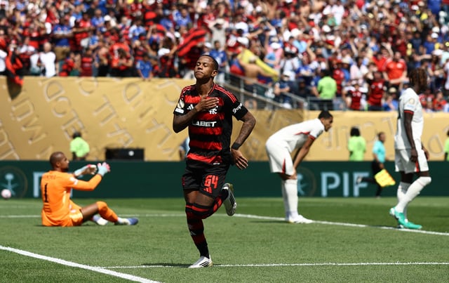 Soccer Football - FIFA Club World Cup - Group D - Flamengo v Chelsea - Lincoln Financial Field, Philadelphia, Pennsylvania, U.S. - June 20, 2025 Flamengo's Wallace Yan celebrates scoring their third goal REUTERS/Lee Smith