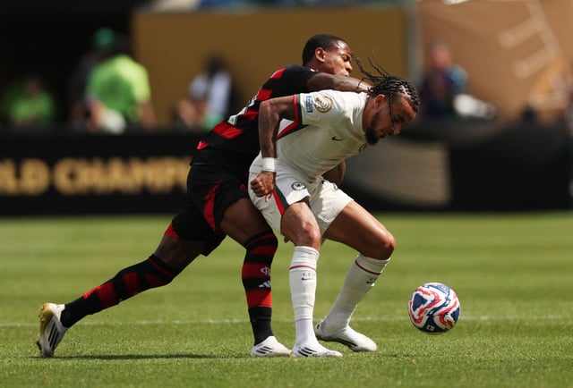 Soccer Football - FIFA Club World Cup - Group D - Flamengo v Chelsea - Lincoln Financial Field, Philadelphia, Pennsylvania, U.S. - June 20, 2025 Flamengo's Wallace Yan in action with Chelsea's Malo Gusto REUTERS/Lee Smith