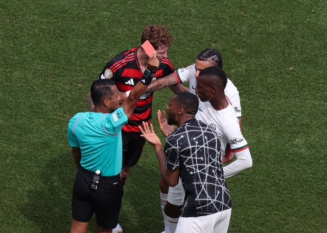 Soccer Football - FIFA Club World Cup - Group D - Flamengo v Chelsea - Lincoln Financial Field, Philadelphia, Pennsylvania, U.S. - June 20, 2025 Chelsea's Nicolas Jackson is shown a red card by referee Ivan Barton REUTERS/Evelyn Hockstein