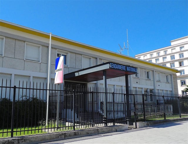 Le mardi 24 juin, le diocèse et l’Enseignement catholique d’Indre-et-Loire annoncent l’ouverture d’une enquête et la suspension d’une surveillante de 21 ans de l’internat privé Marmoutier de Tours, après la plainte pour viol d’une élève de 15 ans. (illustration)