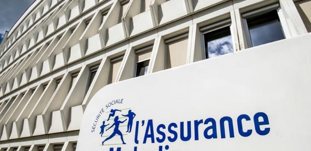 Un bonus-malus pour la prévention de l'absentéisme ou la fin de prise en charge à 100% en cas de rémission de cancer font partie des pistes dévoilées mardi pour éviter un déficit de l'Assurance maladie à 41 milliards d'euros en 2030