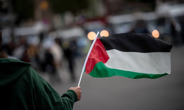 Certaines villes, comme Besançon ou Saint-Denis, ont exhibé le drapeau palestinien sur le fronton de leur mairie.