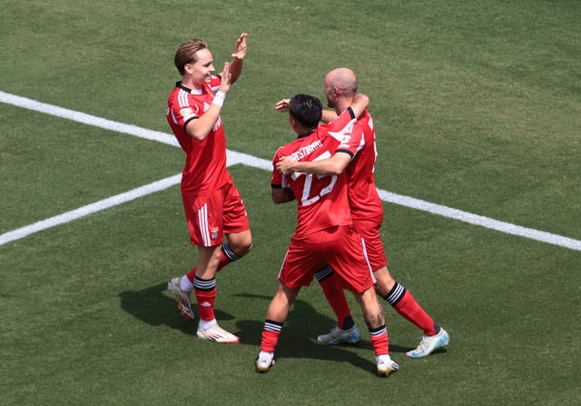 Soccer Football - FIFA Club World Cup - Group C - Benfica v Bayern Munich - Bank of America Stadium, Charlotte, North Carolina, U.S. - June 24, 2025 Benfica's Andreas Schjelderup celebrates scoring their first goal with teammates IMAGN IMAGES via Reuters/Scott Kinser
