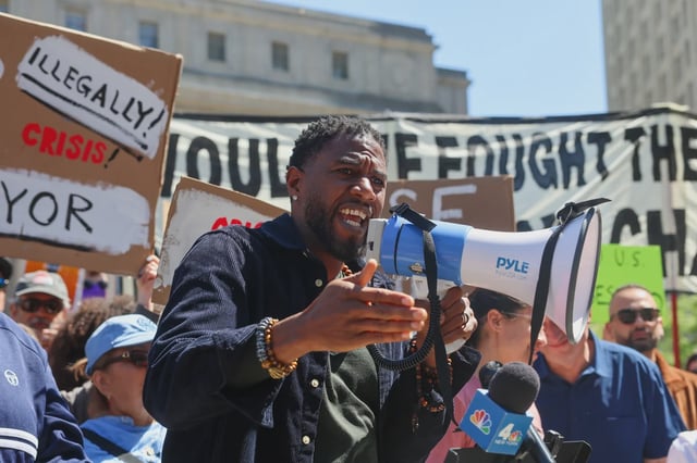 Public Advocate Jumaane Williams joined protesters and local politicians on May 10 in lower Manhattan to denounce the arrest of Newark Mayor Ras Baraka for allegedly trespassing at an ICE facility in New Jersey.