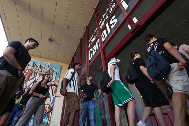 Entrada al primer examen de las PAU de 2025