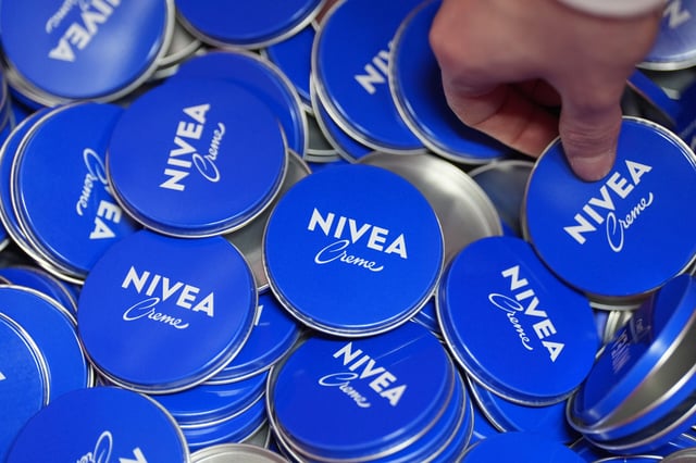 Eine Schweizer Supermarktkette hat Anzeige gegen den Nivea-Hersteller Beiersdorf erstattet (Symbolbild).