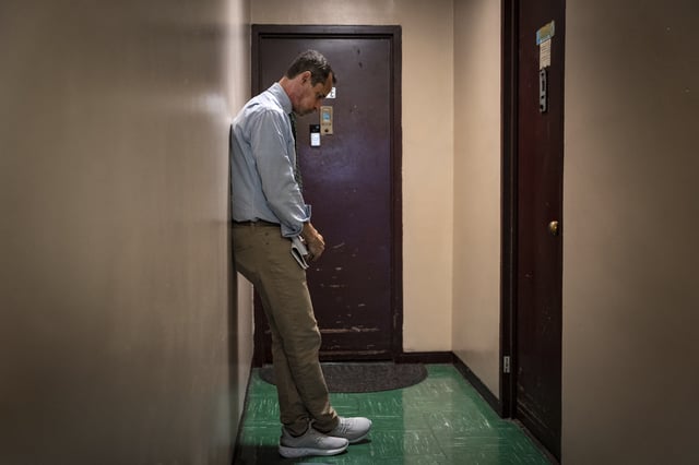 Anthony Weiner waits outside a residence while campaigning for a seat on the New York City, Thursday, May 29, 2025, in New York. (AP Photo/Angelina Katsanis)