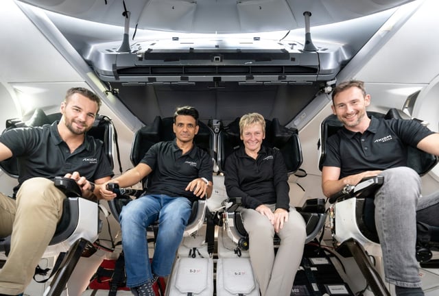 Erstmals sind Astronauten aus Indien, Polen und Ungarn zur Internationalen Raumstation ISS gestartet.