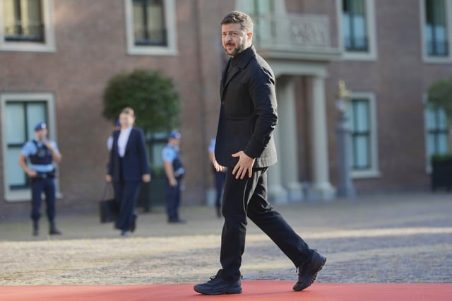 Ukraine's President Volodymyr Zelenskyy arrives ahead of a formal dinner at the Paleis Huis ten Bosch ahead of the NATO summit in The Hague, Netherlands, Tuesday, June 24, 2025. (AP Photo/Markus Schreiber)