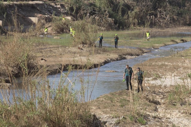 La Guardia Civil en el operativo de una de las personas desaparecidas en el río Magro.