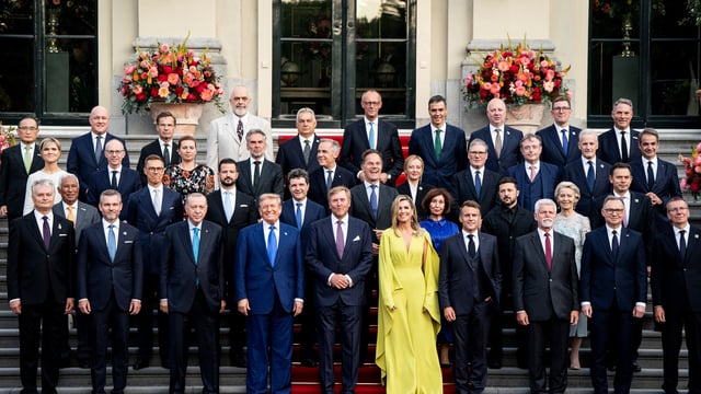 President Donald Trump, along with the King Willem-Alexander and Queen Maxima of the Netherlands, poses for a family photo as he participates in the 2025 NATO summit in The Hague, on Tuesday, June 24, 2025. Haiyun Jiang/Pool via REUTERS