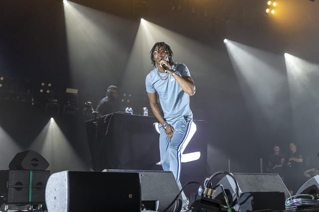 Le rappeur Koba LaD, ici en 2019 au festival Solidays, est jugé mercredi 25 juin 2025 pour homicide involontaire aggravé.
