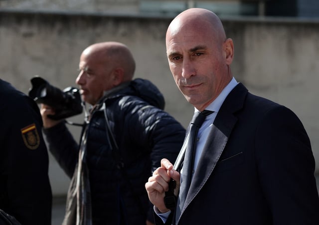 Soccer Football - Luis Rubiales faces examination during trial - National Court, Madrid, Spain - February 13, 2025 Luis Rubiales leaves the court REUTERS/Violeta Santos Moura