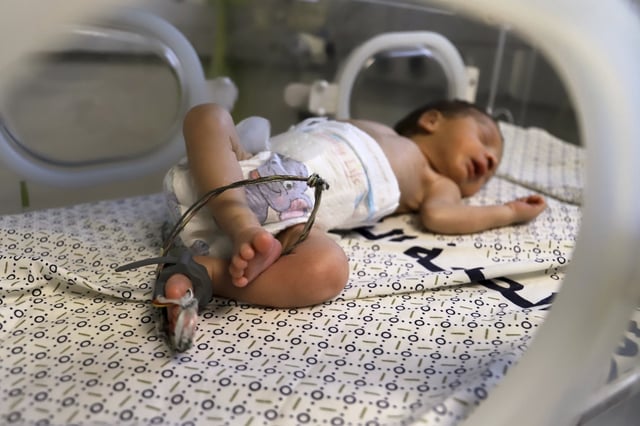 A prematurely born baby lies in an incubator at the neonatal intensive care unit of Nasser Hospital in Khan Younis, southern Gaza Strip, Thursday, June 19, 2025. (AP Photo/Mariam Dagga)