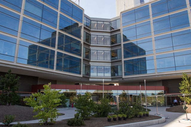 Outside the garden terrace at the new Stanford Hospital. Photo by Veronica Weber.