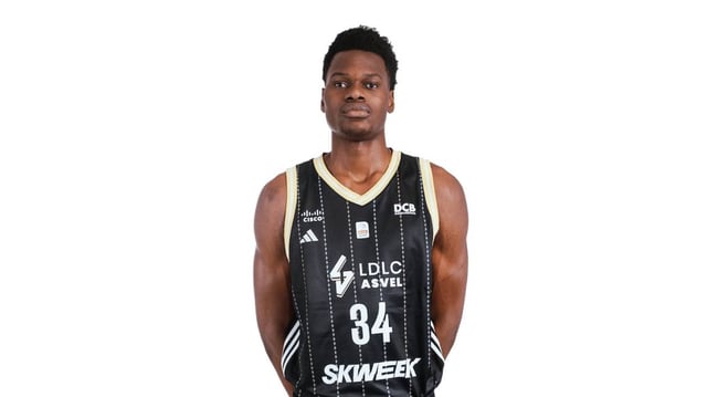 Paul Mbiya has committed to the Kansas Jayhawks in the class of 2025. He’ll provide side and depth in the Kansas frontcourt.