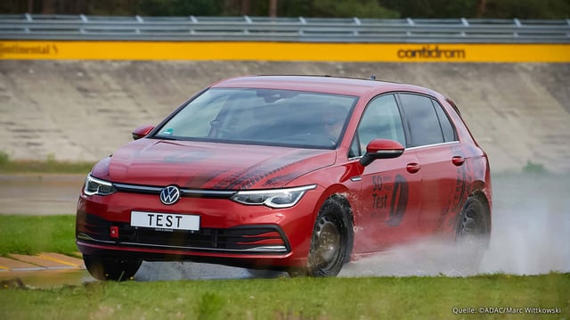 16 Ganzjahresreifen im ADAC-Test 2025: Für jedes Wetter gut?: Ratgeber