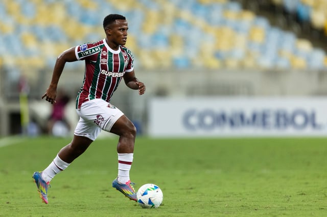 Jhon Arias of Fluminense drives the ball during the match between Fluminense and Union Espanola as part of Copa CONMEBOL Sudamericana 2025 at Maracana Stadium on May 14, 2025 in Rio de Janeiro, Brazil.