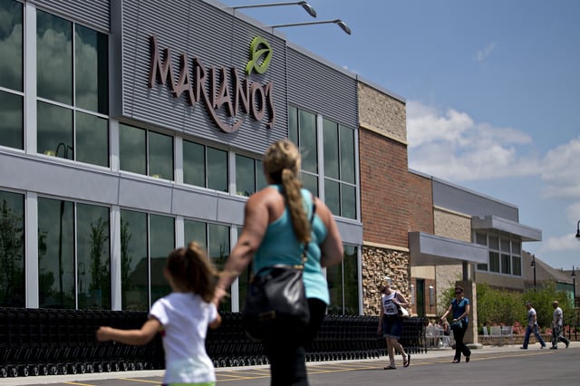 Shoppers walk to a Mariano’s grocery store in Orland Park, Illinois, U.S., on Wednesday, June 15, 2016. The Kroger Co. acquired Roundy’s Inc., the parent of Mariano’s, in December 2015. Kroger is scheduled to release earnings on June 16. Photographer: Daniel Acker/Bloomberg via Getty Images