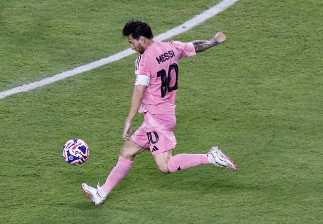Soccer Football - FIFA Club World Cup - Group A - Inter Miami CF v Palmeiras - Hard Rock Stadium, Miami Gardens, Florida, U.S. - June 23, 2025 Inter Miami CF's Lionel Messi shoots at goal REUTERS/Marco Bello