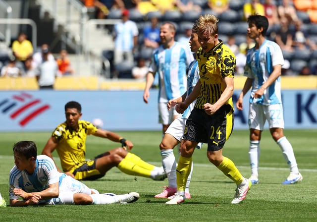 Soccer Football - FIFA Club World Cup - Group F - Borussia Dortmund v Ulsan HD - TQL Stadium, Cincinnati, Ohio, U.S. - June 25, 2025  Borussia Dortmund's Daniel Svensson celebrates scoring their first goal REUTERS/Kai Pfaffenbach