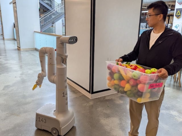 Google DeepMind AI Robot