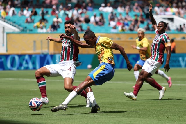 Soccer Football - FIFA Club World Cup - Group F - Mamelodi Sundowns v Fluminense - Hard Rock Stadium, Miami Gardens, Florida, U.S. - June 25, 2025  Mamelodi Sundowns' Divine Lunga shoots at goal REUTERS/Hannah Mckay