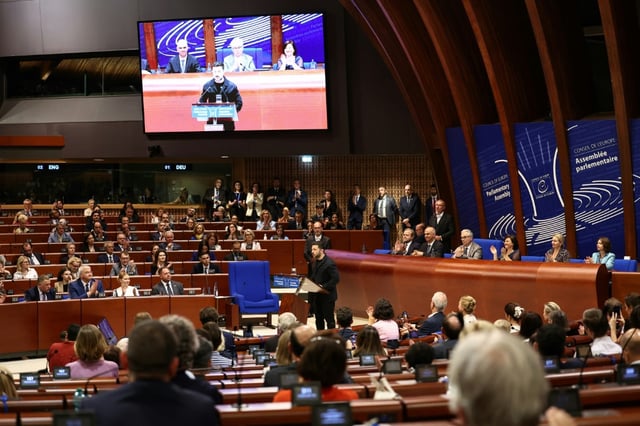 Le président ukrainien Volodymyr Zelensky s'adresse aux membres du Conseil de l'Europe à Strasbourg, le 25 juin 2025dans l'est de la France