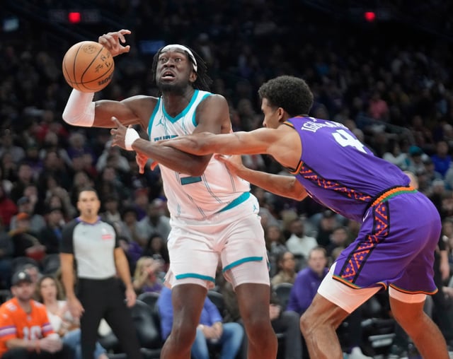 Charlotte Hornets center Mark Williams (5) is fouled by Phoenix Suns center Oso Ighodaro (4) during the third quarter at Footprint Center in Phoenix on Sunday, Jan. 12, 2025.