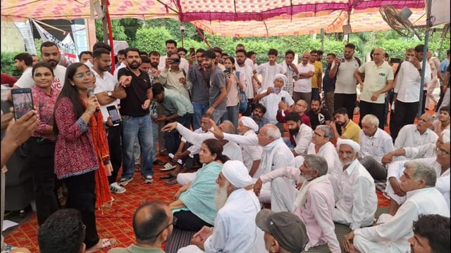Students of Chaudhary Charan Singh Haryana Agricultural University during the protest in Hisar on Wednesday. (HT)