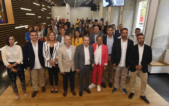 En primera fila, desde la izq., Iglesias, Fernández, Aguiar, Regades, Caballero, Silva, Montenegro, Calvo y Gardón.
