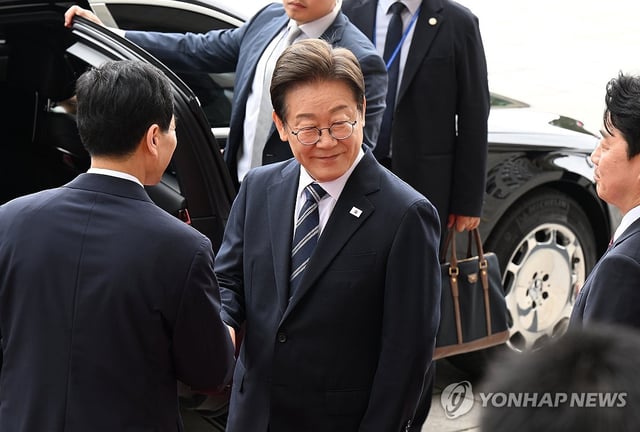 President Lee Jae Myung leaves the National Assembly in Seoul after delivering a policy speech during a plenary session of the Assembly on June 26, 2025, about a government-proposed extra budget of 20.2 trillion won (US$14.7 billion) aimed at revitalizing domestic consumption and bolstering the economy, including the distribution of cash handouts to all citizens. (Pool photo) (Yonhap)