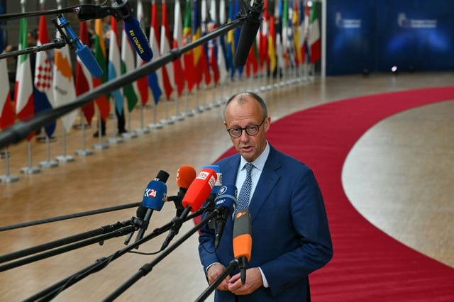 Bundeskanzler Friedrich Merz (CDU) hat die EU-Kommission aufgefordert, die Verhandlungen mit US-Präsident Donald Trump im Zollstreit rasch abzuschließen. Die EU-Kommission sollen "schnell zu einem Handelsabkommen mit den USA" kommen, sagte Merz beim EU-Gipfel in Brüssel.