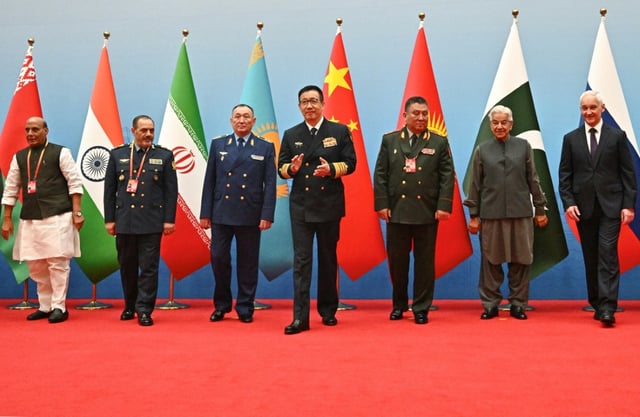 Des ministres de la Défense de l'Organisation de la coopération de Shanghaï (OCS) réunis à Qingdao dans l'est de la Chine, le 26 juin 2025