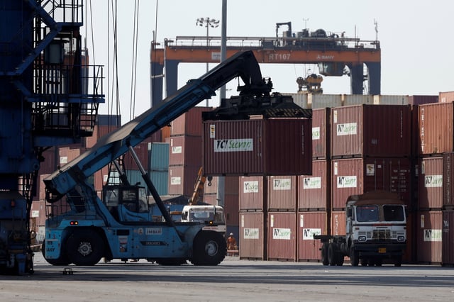 A mobile crane carries a container at Deendayal Port in Kandla, in the western state of Gujarat, India, April 5, 2025.  REUTERS/Amit Dave/ File Photo