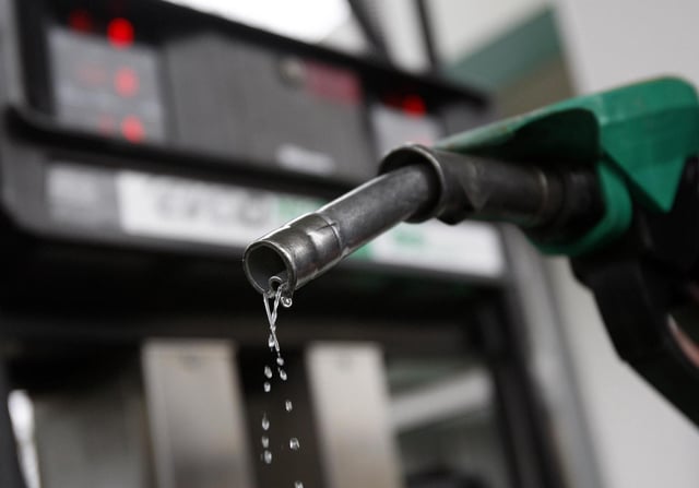 Los carburantes se encarecen un 2,6% y marcan su nivel más alto desde abril, pero aún cuestan menos que en 2024