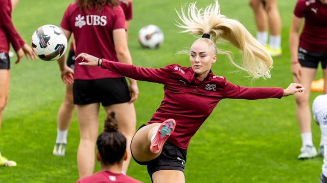 Alisha Lehmann gehört zum Schweizer Kader für die EM. Mit einer neuen Aufgabe?