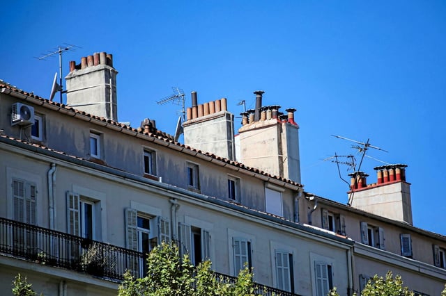 La mortalité augmente lors des périodes de canicule, comme en juillet 2022, quand la région avait enregistré une surmortalité de 21 %.
