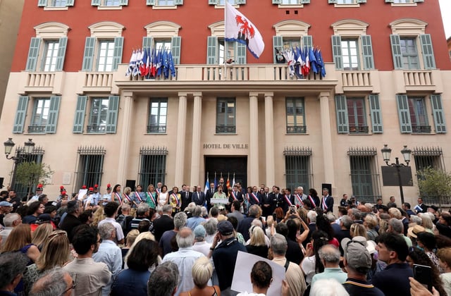 La justice a ordonné jeudi 26 juin 2025 le retrait des drapeaux palestiniens du fronton de la maire de Nice. (Photo : lors d’un rassemblement contre l’antisémitisme, en juin 2024).